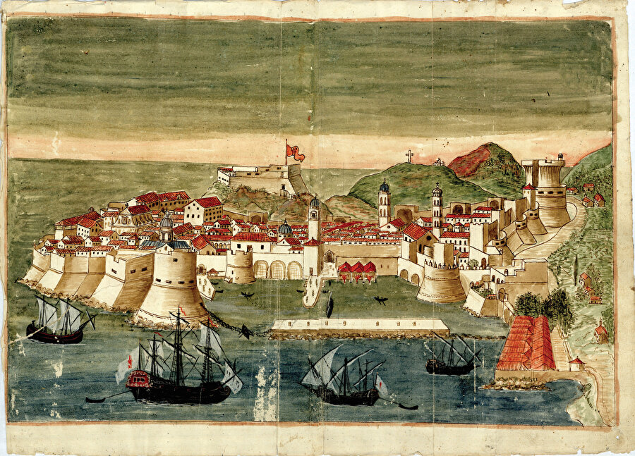 » Orta Çağ kokan rengarenk bir liman şehri Hırvatistan’ın güneyinde, Adriyatik Denizi sahilinde yer alan Dubrovnik (eski adıyla Ragusa), Orta Çağ’dan kalma tarihi eserleri, botanik bahçeleriyle meşhur Lokrum Adası ve katedrali ile ünlüdür. 15-16. yüzyılda büyük bir şehirleşme atılımı gerçekleştiren ve diplomatik becerisiyle tanınan bu şehir, 1979 yılında UNESCO’nun Dünya Kültür Mirası listesinde yerini aldı.