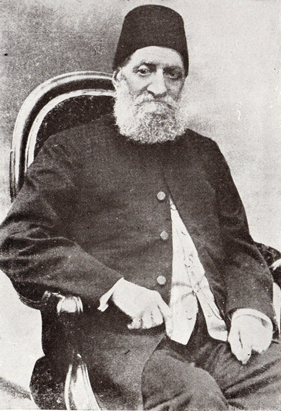 » Abdülhamid’in gözdesi 1833 yılında Kıbrıs’ta doğan Sadrazam Kâmil Paşa, 1885 ile 1913 yılları arasında üst üste 4 kez Sadrazam olarak Sultan Abdülhamid’in lütfuna erişmişti. 