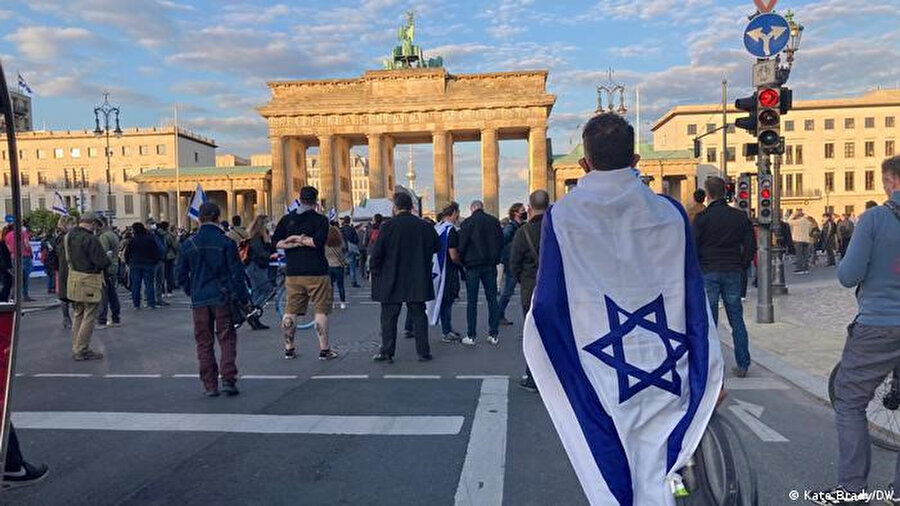 Почему в германии запрещено. Лига антисемитов в Германии. Демонстрации в Израиле на Бальфур.