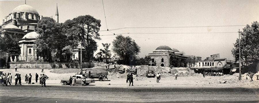 Tarihin, kültürün, sanatın, mimarinin, eğitimin, hatta üretim ve ticaretin bir arada bulunduğu böyle bir başka semti daha yoktur İstanbul’un.