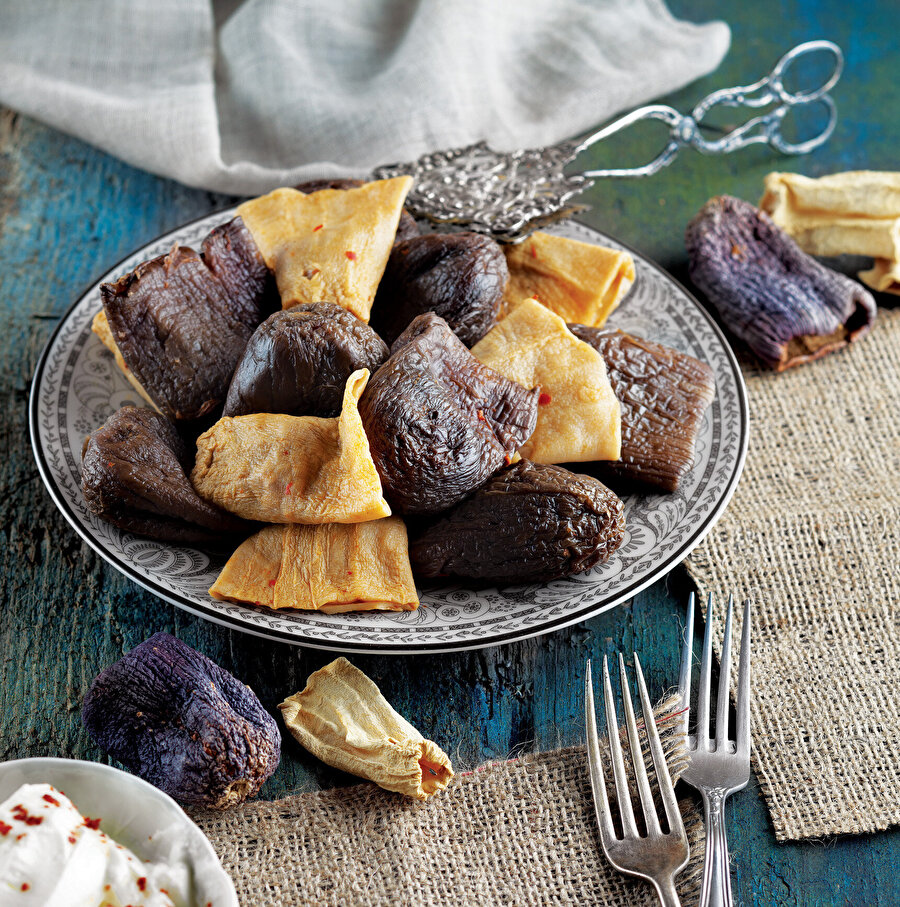 Etli Kuru Patlıcan ve Kabak Dolması tarifi