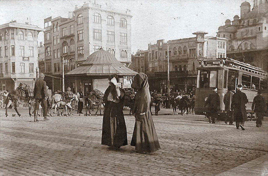 Galata Köprüsü'nden Eminönü'ne çıkış 1918