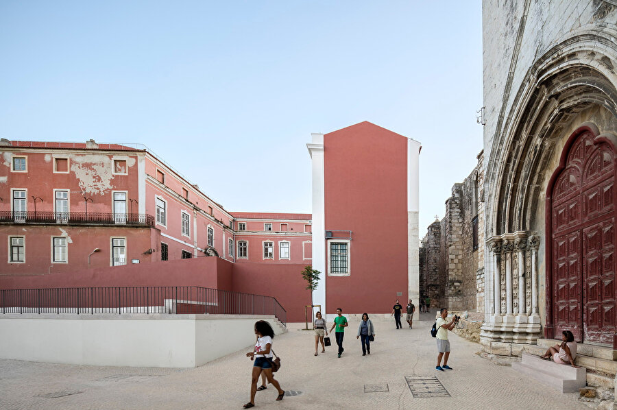 Chiado Mahallesi Kentsel Yenileme Projesi, Portekiz.