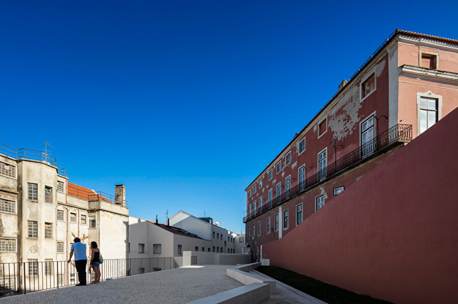 Yaya yollarının düzenlenmesiyle, mahalle sakinlerinin bölgeyi tamamen terk etmesinin önüne geçilmek isteniyor.