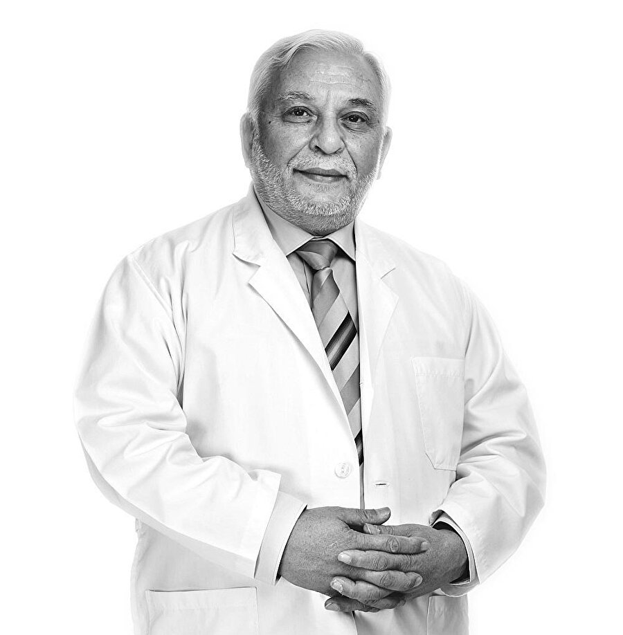 Cıvadan yapılma amalgam adlı dişlerin dolgusunda kullanılan toksik malzeme ile ilgili ciddi bir mücadele vermekteydi. On binlerce insanın dişlerinden amalgamın söktürmesine vesile oldu. Çünkü amalgam; romatizma, organ yetmezlikleri, kısırlık ve kanser gibi pek çok rahatsızlığa neden olan bir ağır metaldi. Onlarca senedir diş dolgularında kasıtlı olarak kullanılmıştı. Bu gerçeği haykırdı ve muhtemelen bu sayede büyük sevaba nail oldu.