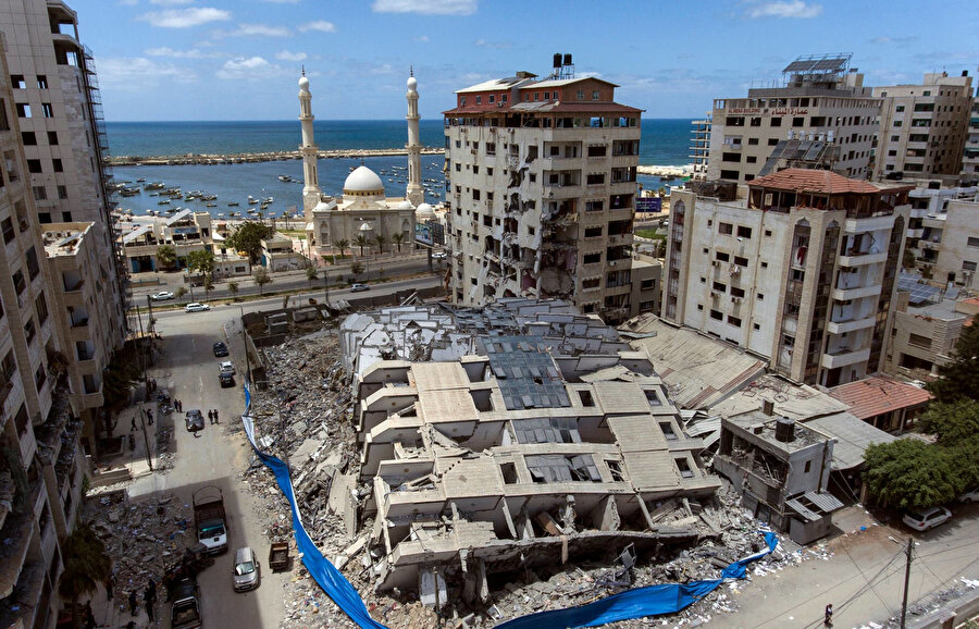 Gazze 2007 yılından beri abluka altında tutuluyor. Hamas ise son çatışmalardan sonra yaşanan yıkımın onarılması için ablukanın kaldırılmasını istiyor. 