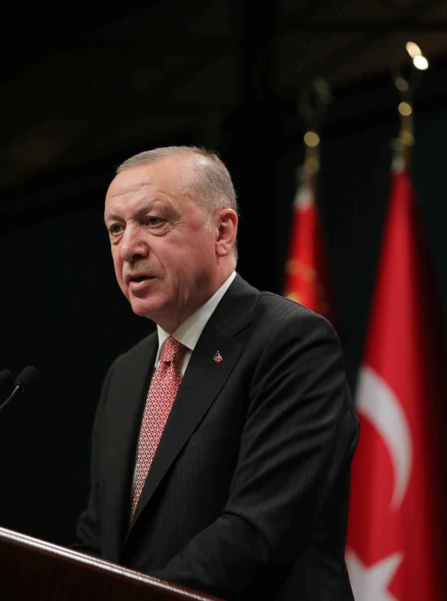 Cumhurbaşkanı Recep Tayyip Erdoğan açıklamalarda bulunruken