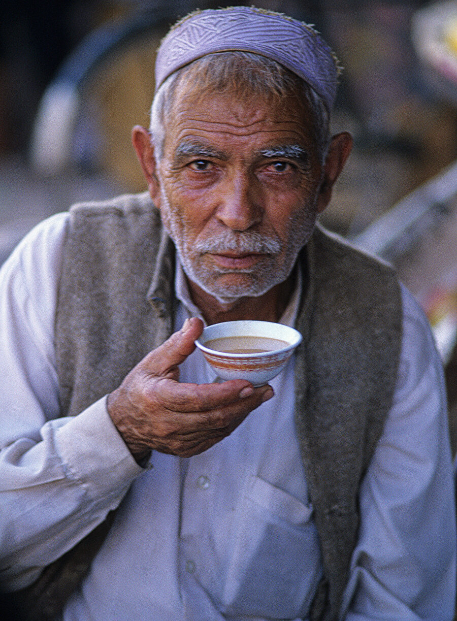 Pakistan’da bulunduğum dönemde çay içmenin ne kadar önemli olduğuna bizzat şahit olmuştum.