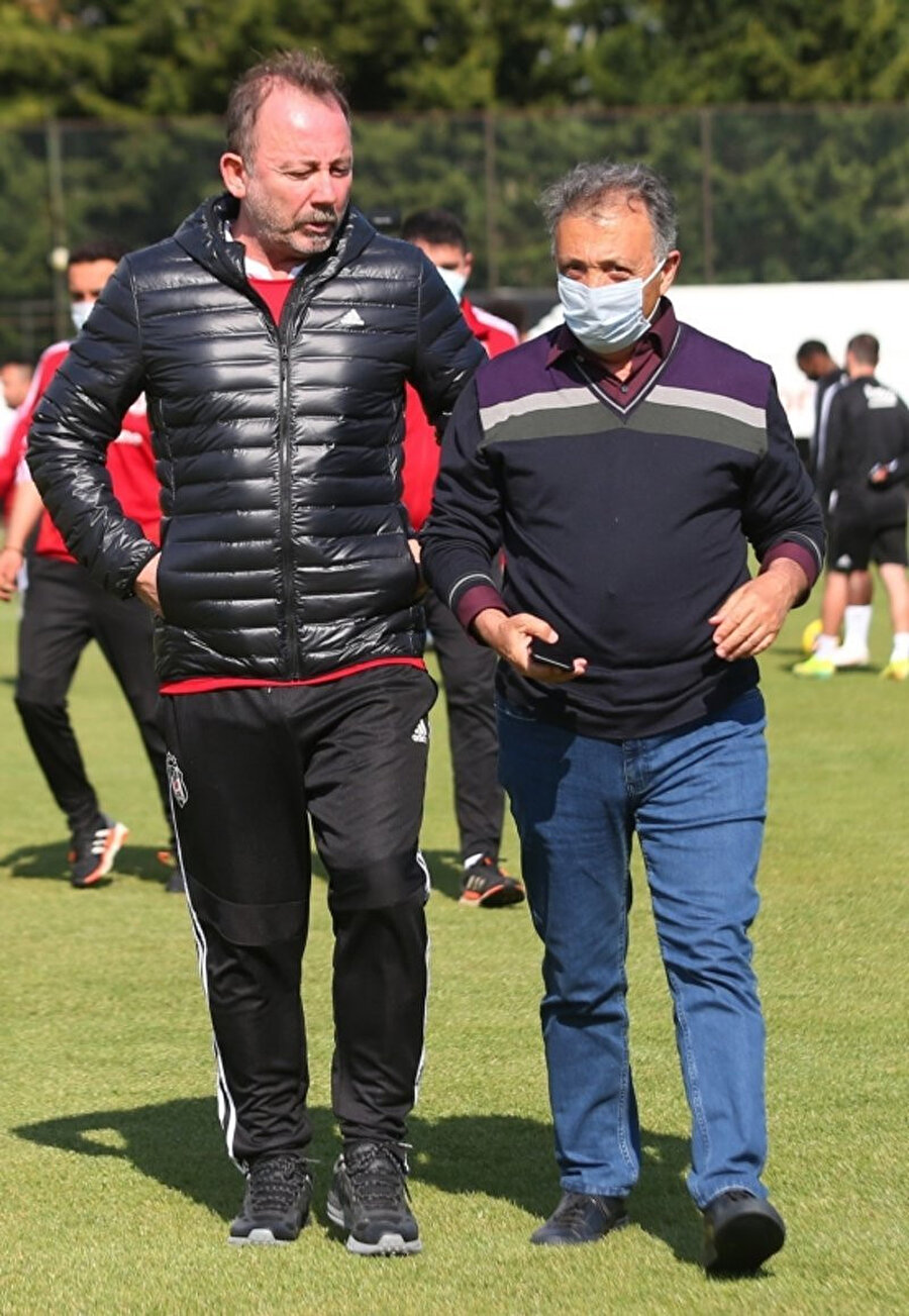 Beşiktaş taraftarı ile başkan Ahmet Nur Çebi olduğu iddia edilen kişi arasındaki konuşma gündem oldu
