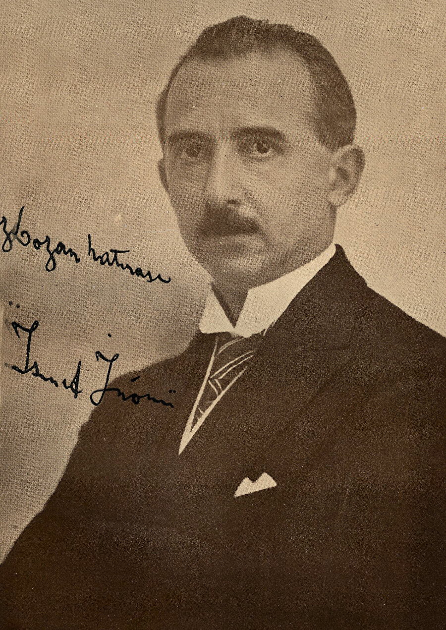  Lozan hatırası…İsmet Paşa’nın üzerine ‘Lozan hatırası’ diye not düştüğü, Lozan’ın imzalandığı 24 Temmuz 1923 günü çektirdiği fotoğraf…