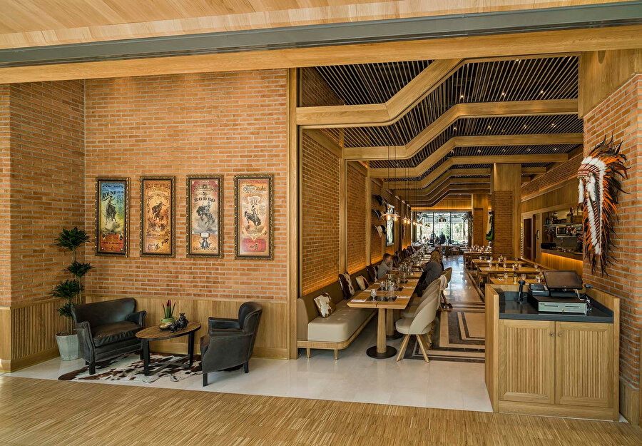 Malzeme geçişlerindeki itinalı işçilik dikkat çekiyor.