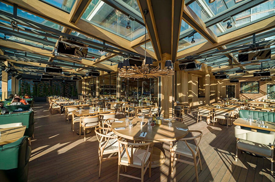 Çatı örtüsü dışarı doğru yükseliyor.