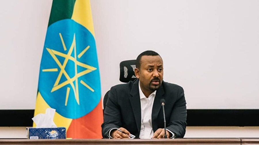 Hükümetinin aylarca sabırla TPLF liderleriyle olan anlaşmazlığı barışçıl şekilde çözmeye çalıştığını, arabuluculuğa, uzlaşmaya ve diyaloga başvurduğunu söyleyen Etiyopya Başbakanı, 