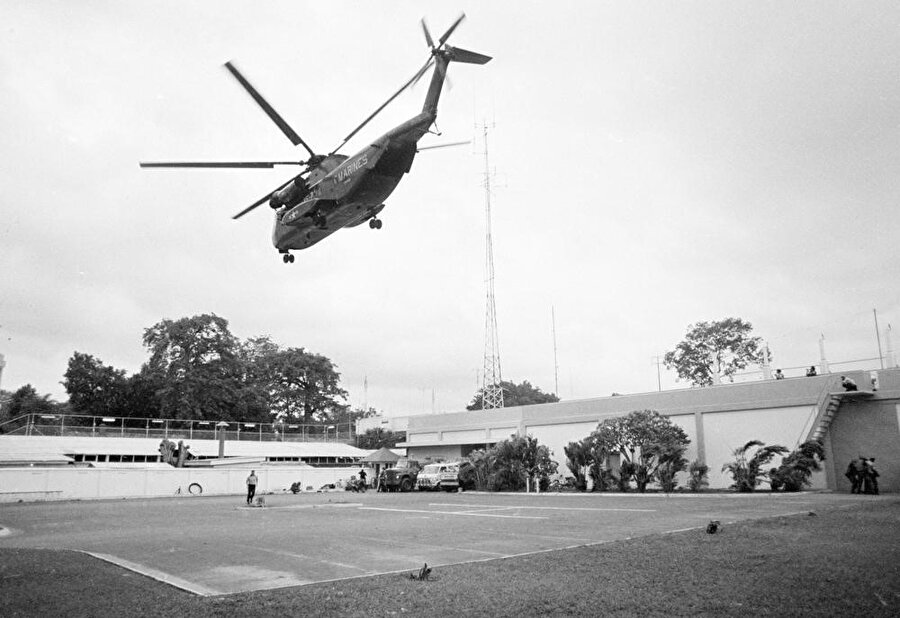 ABD işbirlikçisi Afganların ABD'den sığınma talep etmesi akıllara ABD'nin, 1975'de Vietnam'dan ayrılırken Operation New Life operasyonuyla Guam Adalarına tahliye ettiği ve daha sonra adada sıkışan Vietnamlı mültecileri getirdi. 