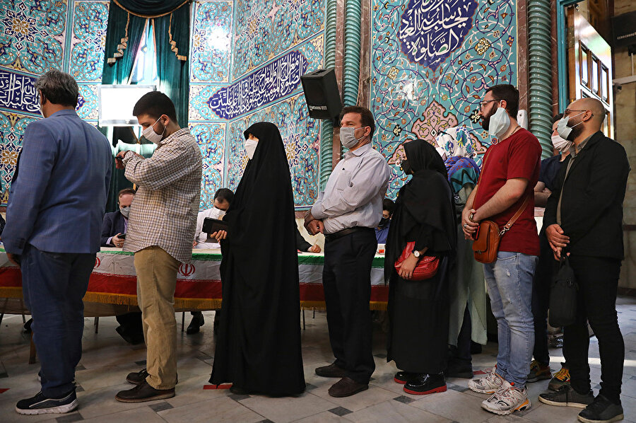 Çok düşük bir katılımla gerçekleşen 2021 İran Cumhurbaşkanlığı seçimleri.