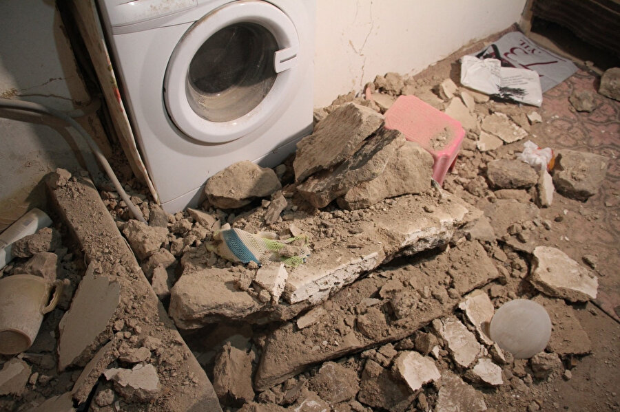 Hasar gün ağarınca ortaya çıktı: 5.2'lik Bingöl depremi en çok Elazığ'ı etkiledi