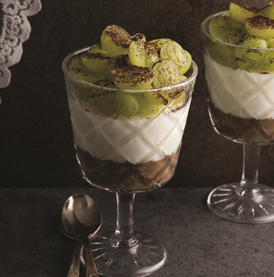 Türk Kahveli Üzümlü Muhallebi tarifi