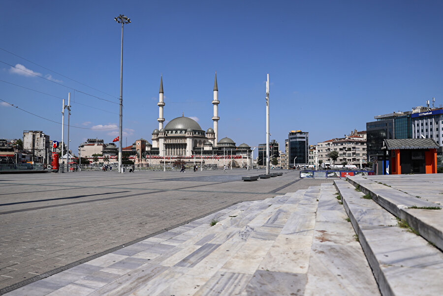 Son kısıtlamalı pazar günü: İstanbul'un boş sokakları ve meydanları havadan görüntülendi