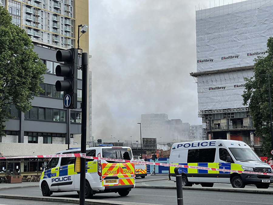 Londra’da tren istasyonunda yangın