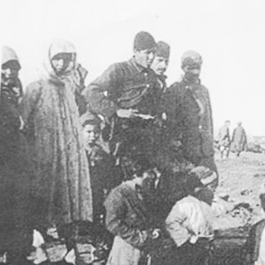 Çamerya’daki Müslüman Arnavutlar, Aziz Bartalemo Günü’ne denk gelen, 27 Haziran 1944’ten itibaren büyük bir soykırıma maruz bırakılmış ve sağ kalan Çameryalılar ise yaşadıkları yerleri terk ederek mülteci durumuna düşmüştü.