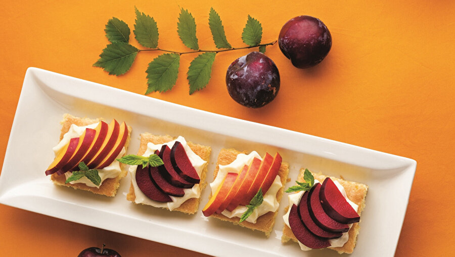 Erikli ve Nektarinli Pastacık tarifi