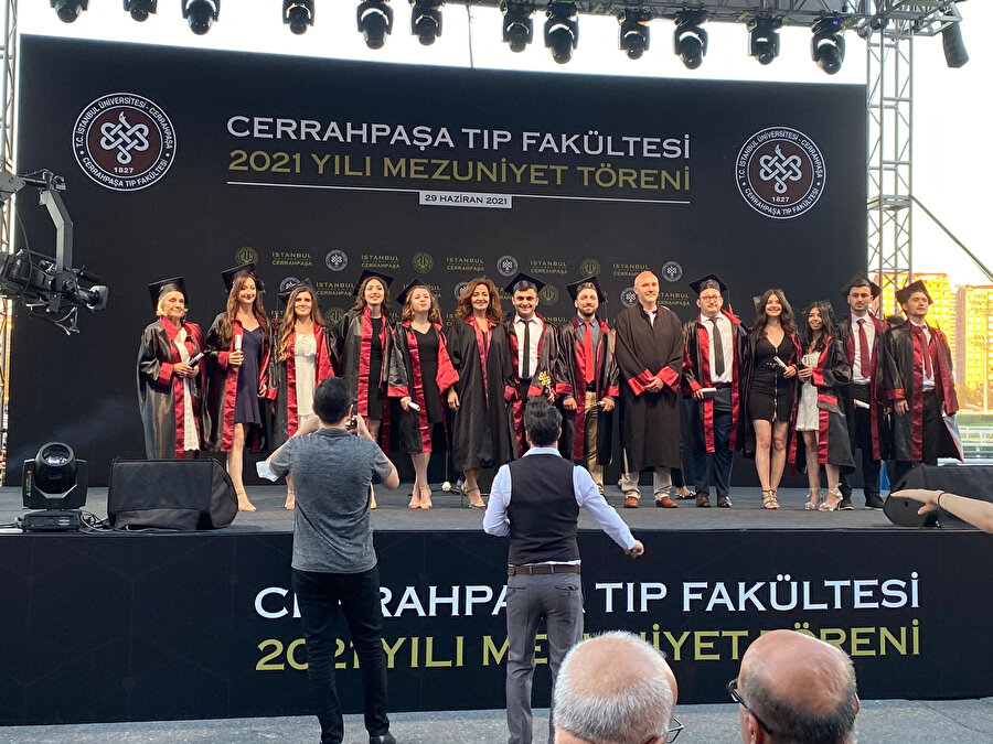 57 yıl sonra hayalini gerçekleştirdi: 74 yaşında doktor oldu