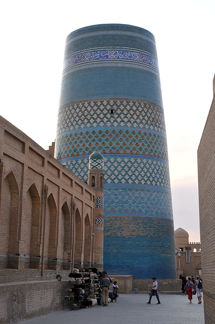 Kalta Minare Hive'nin sembol yapılarındandır. 