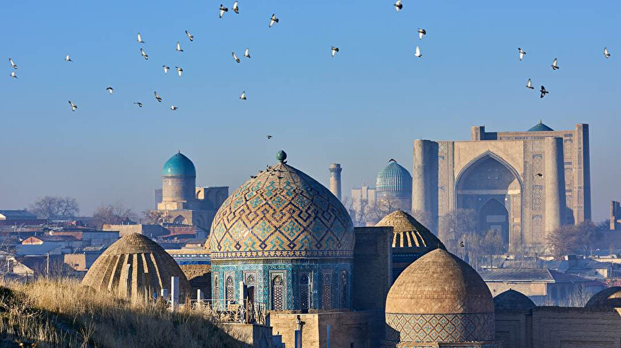 İmam Buhârî, İmam Mâturidî, Bahâeddin Nakşibend ve daha birçok önemli şahsiyetin medfun bulunduğu Özbekistan, Anadolu İslam kültürünü besleyen pek çok damarın kaynağıdır.