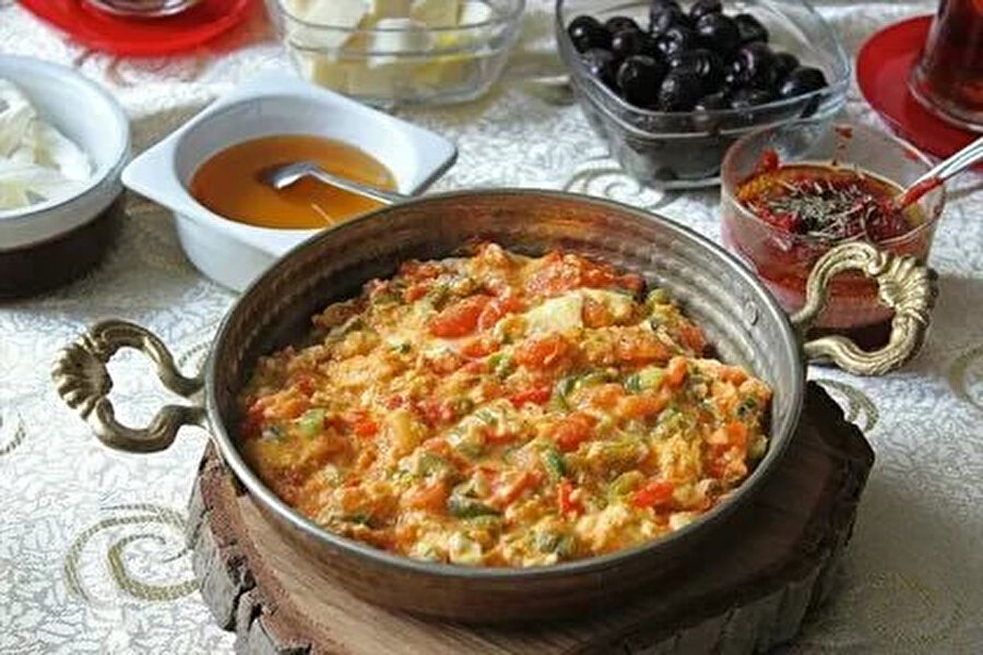 İzmir Menemen’de Balkan göçmenleri çokça yaşar, biberi de pek severler. 