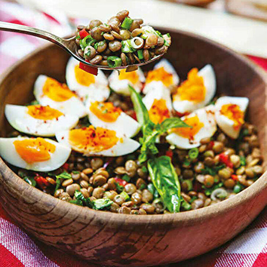 Mercimekli Yumurta Piyazı tarifi