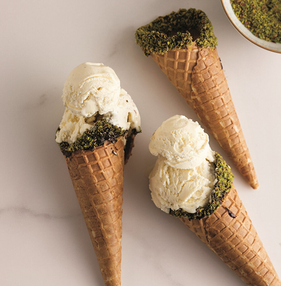 Vanilyalı ve Sakızlı Dondurma tarifi