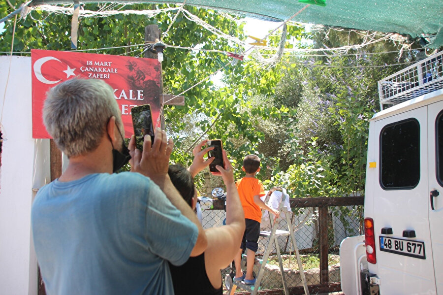 Mahalleyi ayağa kaldırdı: Gören şaştı kaldı