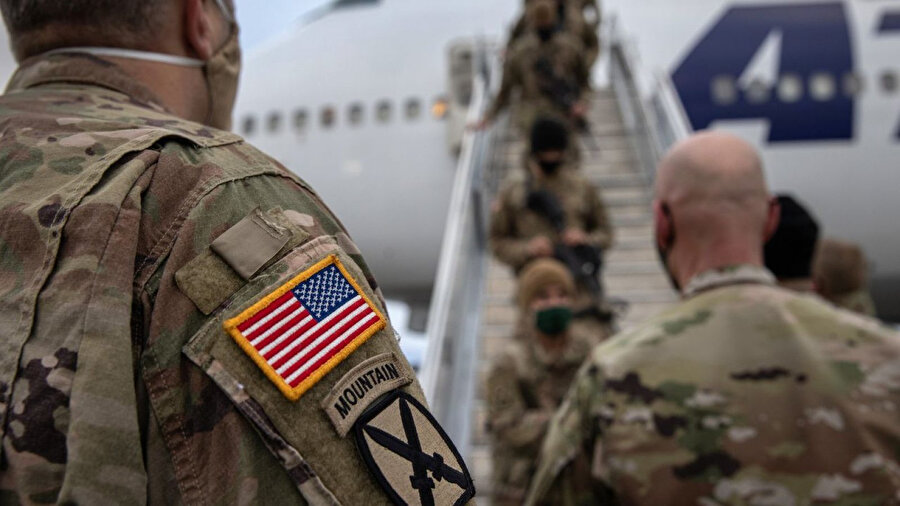 Afganistan’ın en büyük hava üssü Bagram’ın yeni Afgan komutanı Asadullah Kohistani, ABD birliklerinin üssü sessizce terk ettiğini açıkladı.