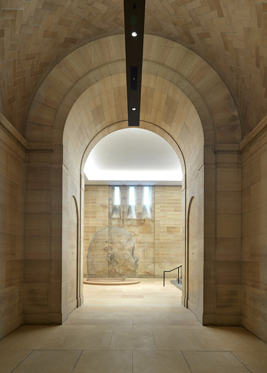 Tonozlu geçidin bir ucundaki Güney Salonu olarak adlandırılan bir oda yenilenerek heykel eserlerinin sergilendiği bir alana dönüştürülüyor.
