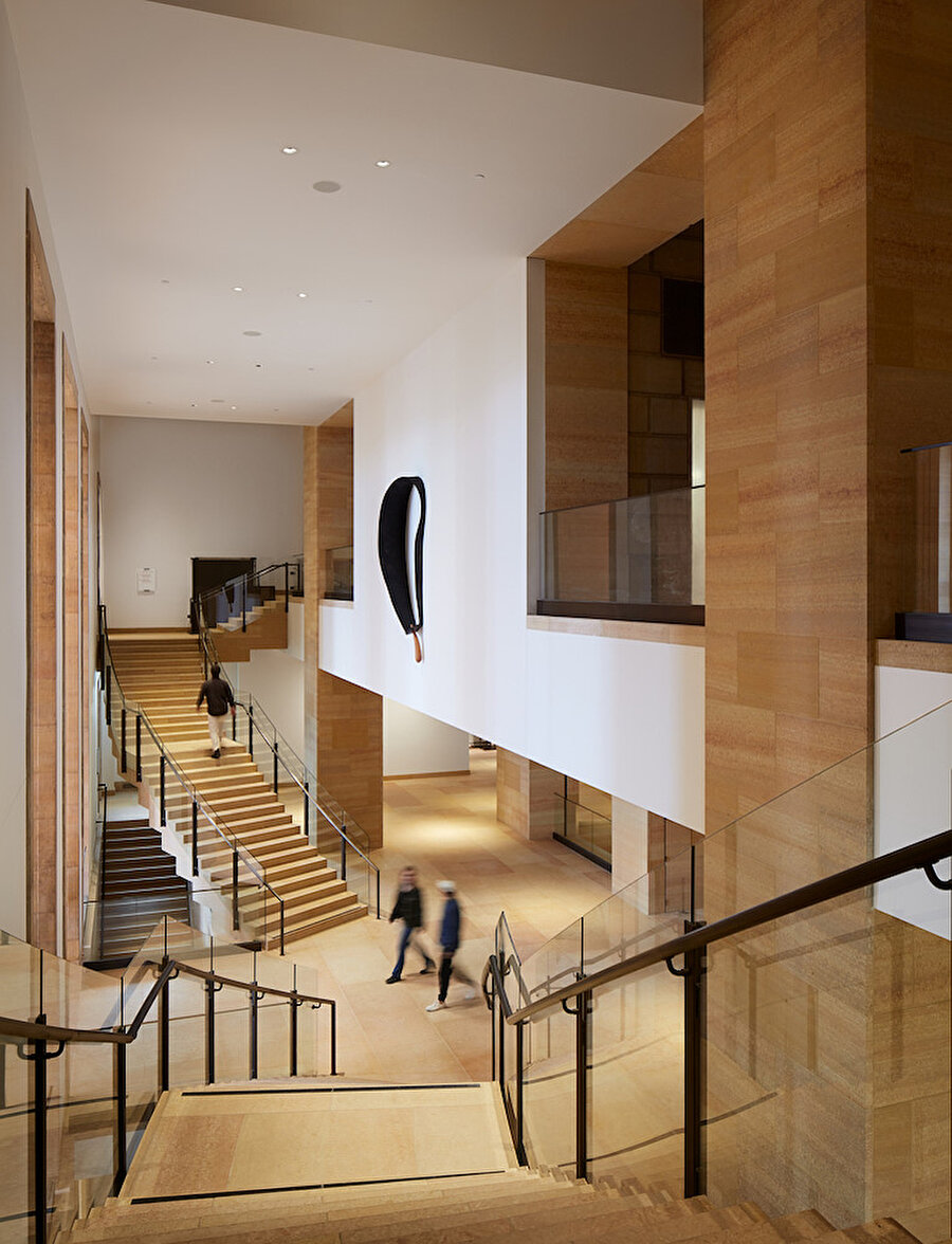 Yeni tasarlanan mekanların tavanları beyaz renge boyanıyor.