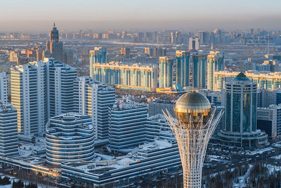 Kazakistan, uluslararası çatışmalarda arabulucu olmayı tercih eden bir ülke olarak biliniyor. Bu sebeple, barış görüşmelerinde Astana tercih edilmişti. 