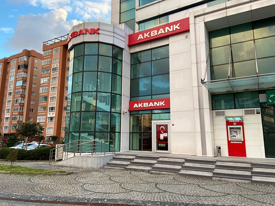 Akbank sistemlerinde uzun saatlerdir kesinti yaşanıyor