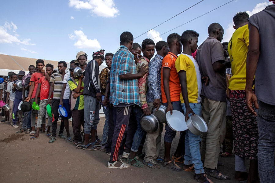 Etiyopya'nın kuzeyindeki Tigray eyaletinde başlayan çatışmalar nedeniyle bölgede 5,5 milyon kişiyi etkileyebilecek bir açlık riskinin oluştuğu belirtiliyor.