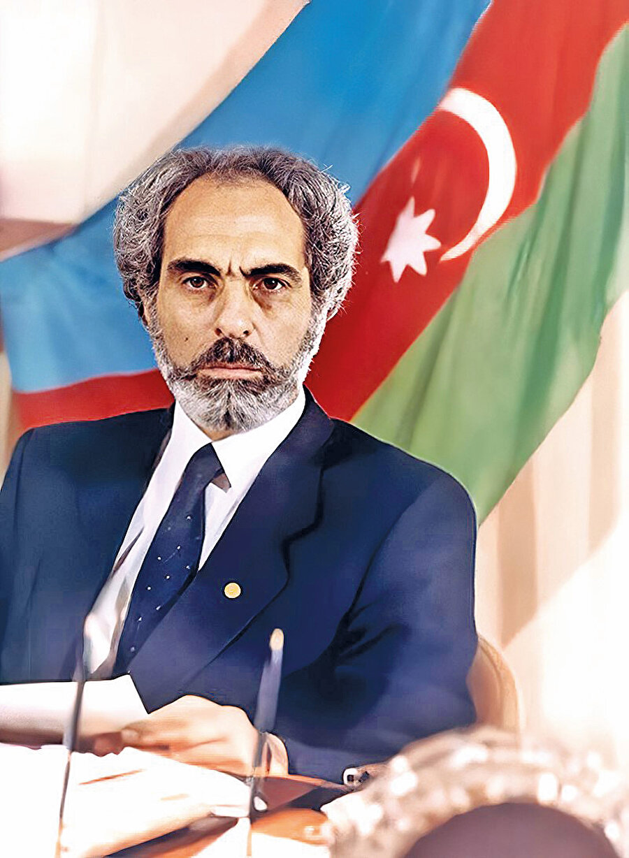 Azerbaycan’da millî lider Ebülfez Elçibey’in halkın tercihiyle başa gelmesi, ülkenin iç istikrarı adına en önemli adımın atılmasını sağlamış, Rus ordusu ülkeden çıkarılmıştı.
