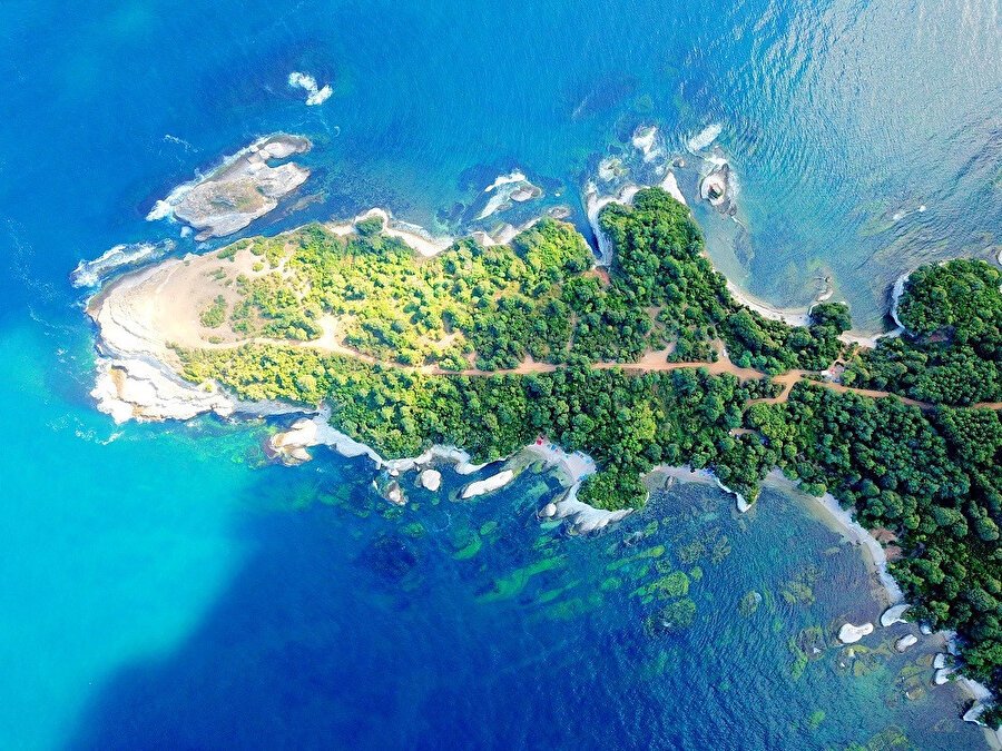 İzmit, Türkiye'nin Kocaeli ilinde bulunan bir şehir, aynı zamanda ilin bir ilçesidir.