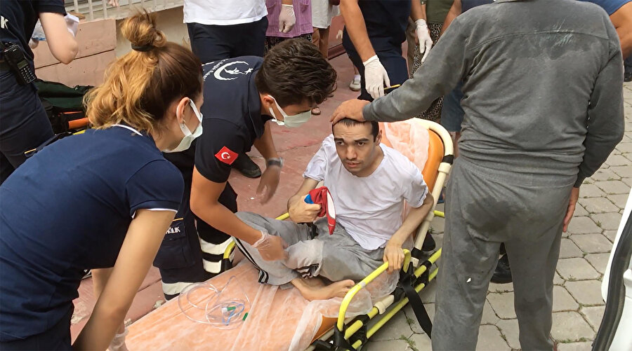 Çağrı Karabaşoğlu hastaneye kaldırılırken