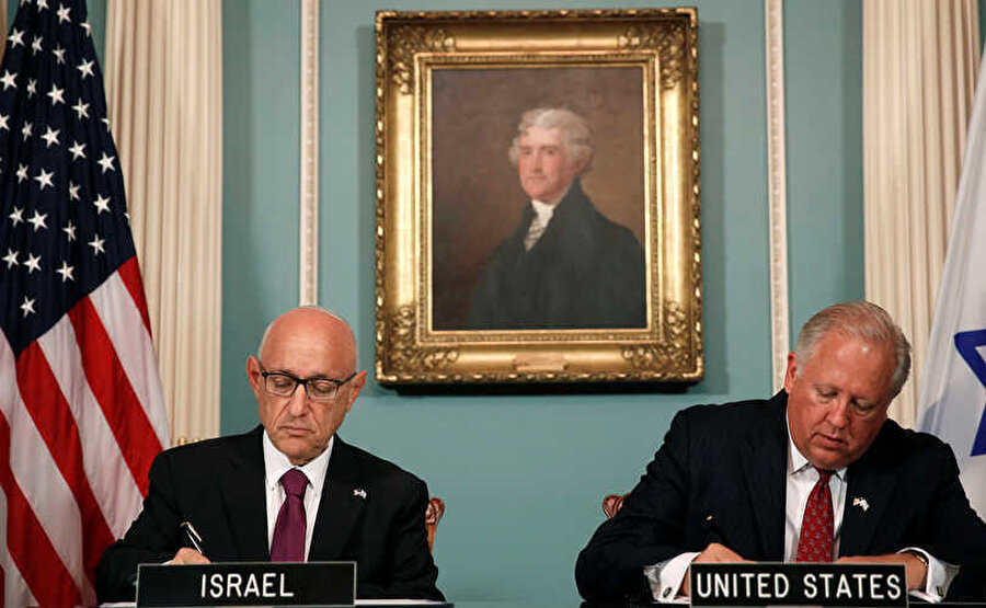 ABD Müsteşarı Tom Shannon ile Ulusal Güvenlik Danışmanı Temsilcisi Jacob Nagel, 2016 yılında iki ülke arasında Güvenlik Yardım Anlaşması'nı imzalarken. 10 yılı kapsayacak olan anlaşma ile ABD, İsrail’e toplamda 38 milyar dolar yardım yapmayı taahhüt etmişti.
