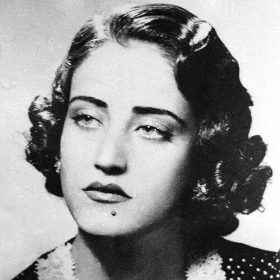 Daha çok Asmahan sahne adıyla tanınan Amal al-Atrash, Mısır'da yaşayan ve ün kazanan Suriyeli Mısırlı bir şarkıcıydı.