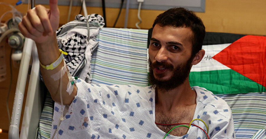 65 günlük açlık grevinin ardından serbest bırakılan Filistinli Gazanfer Ebu Atvan, Ramallah'taki İstishari Hastanesi'ne kaldırıldı.