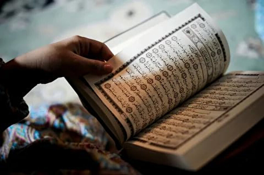Ramazan gecelerinde okuduğum yüce Kur’an’ın ayetleri kanımda dolaşıyorken yazıyorum bu satırları. 