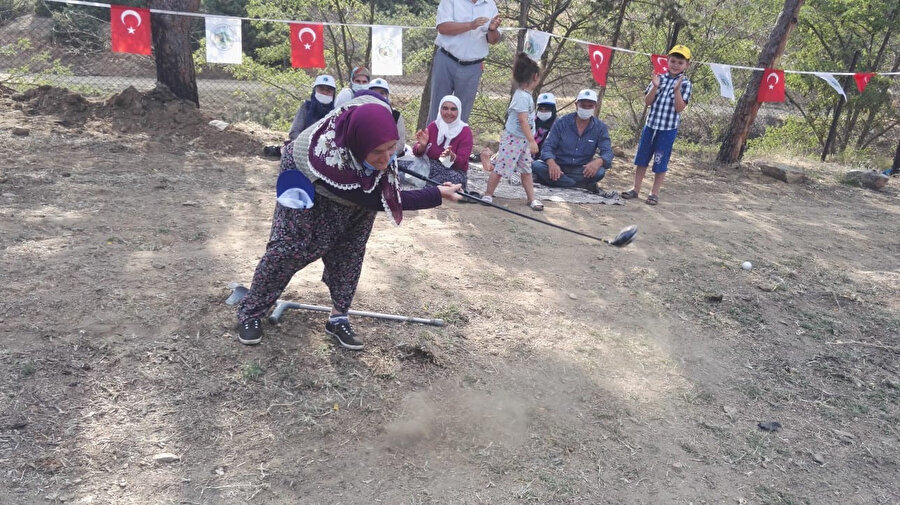 Zengin sporu olarak biliniyordu: Köyde golf turnuvası düzenlendi