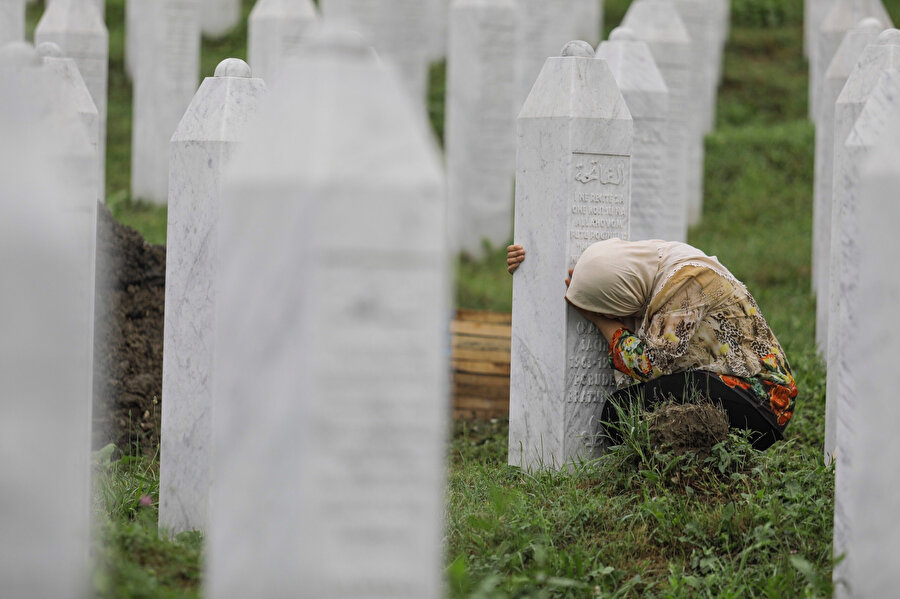 Srebrenitsa'da 1995'de soykırım yapıldı