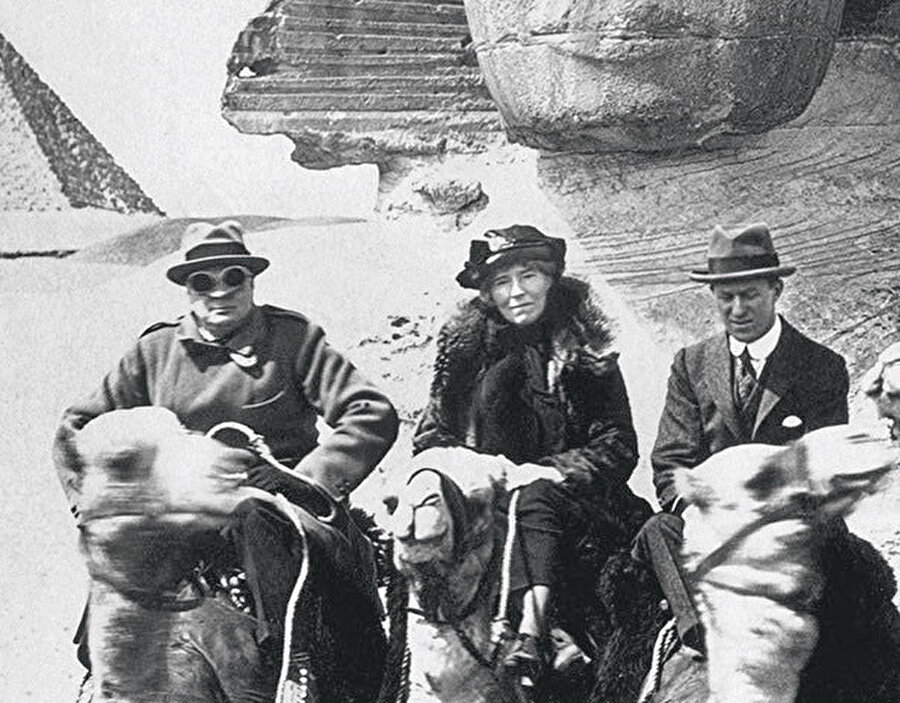 Gertrude Margaret Lowthian Bell (14 Temmuz 1868, Birleşik Krallık– 12 Temmuz 1926, Irak) Casus, arkeolog, seyyah, dağcı. İmtiyazlı bir aileden geliyordu.