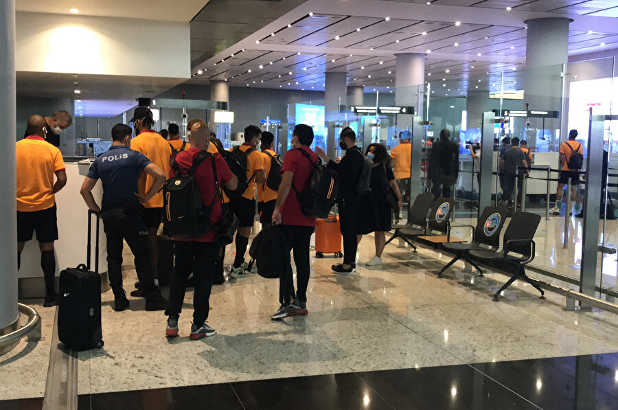 Galatasaray, Yunanistan'dan maç yapmadan döndü