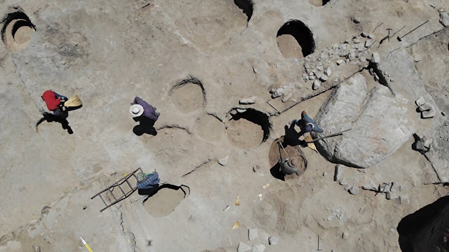 Kazdıkça tarih fışkırdı: Binlerce yıllık saray bulundu